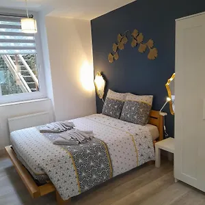 Apartment 17, Face A La Gare 